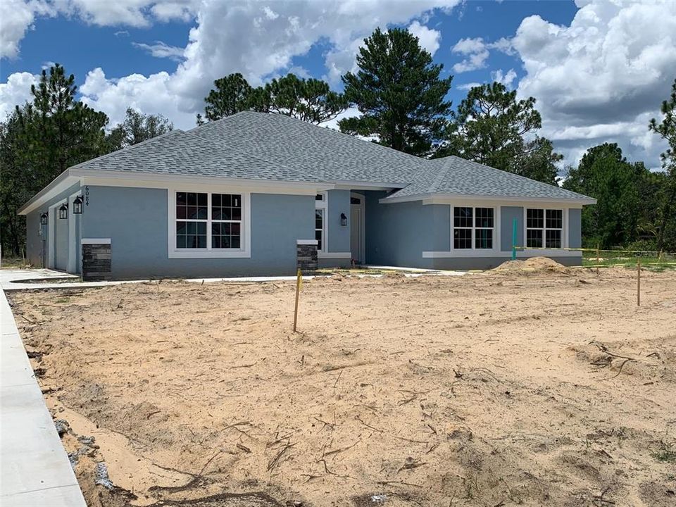 Под контрактом: $483,000 (4 спален, 3 ванн, 3000 Квадратных фут)