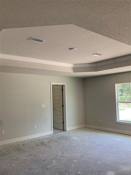 Под контрактом: $483,000 (4 спален, 3 ванн, 3000 Квадратных фут)