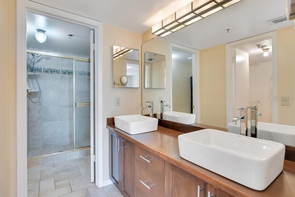 На продажу: $325,000 (2 спален, 2 ванн, 1601 Квадратных фут)