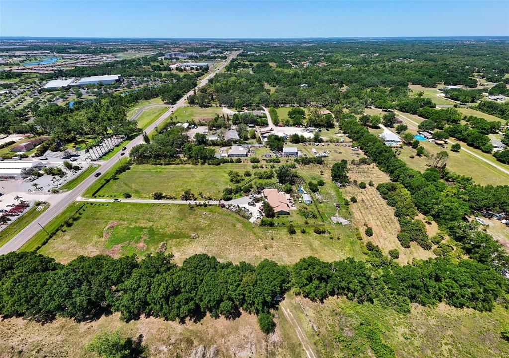 На продажу: $4,725,000 (6.90 acres)