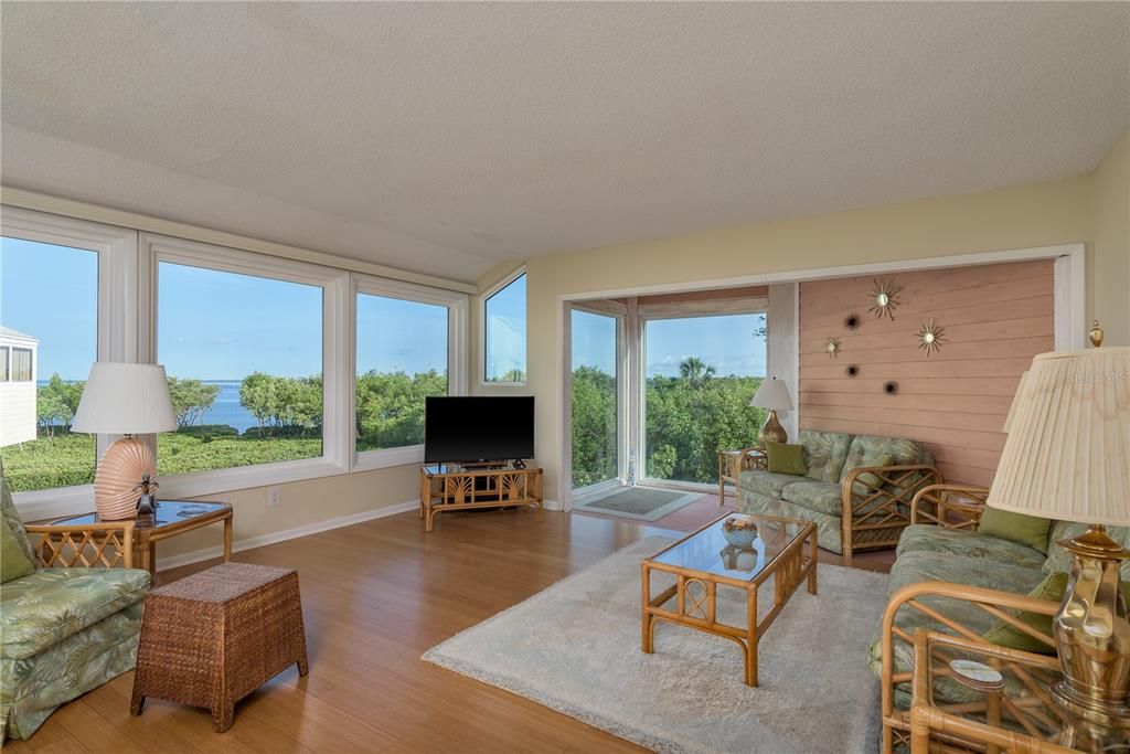 待售: $264,900 (2 贝兹, 1 浴室, 1220 平方英尺)