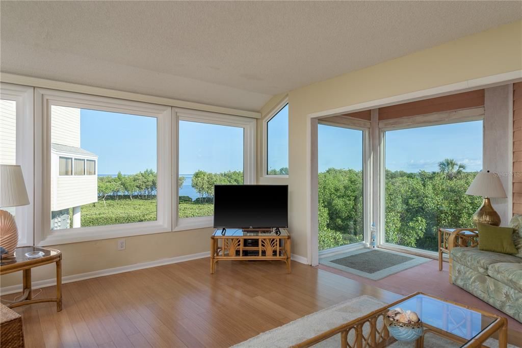 待售: $264,900 (2 贝兹, 1 浴室, 1220 平方英尺)