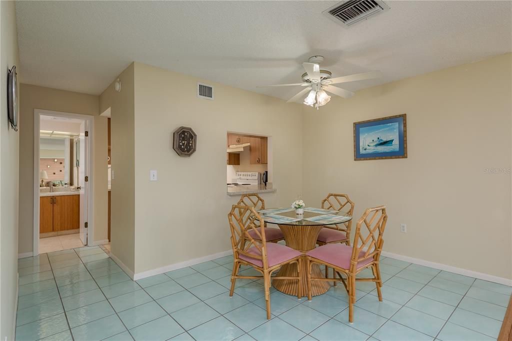 待售: $264,900 (2 贝兹, 1 浴室, 1220 平方英尺)