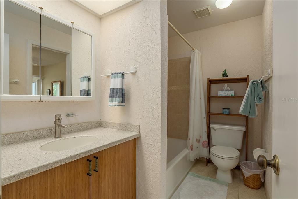 待售: $264,900 (2 贝兹, 1 浴室, 1220 平方英尺)