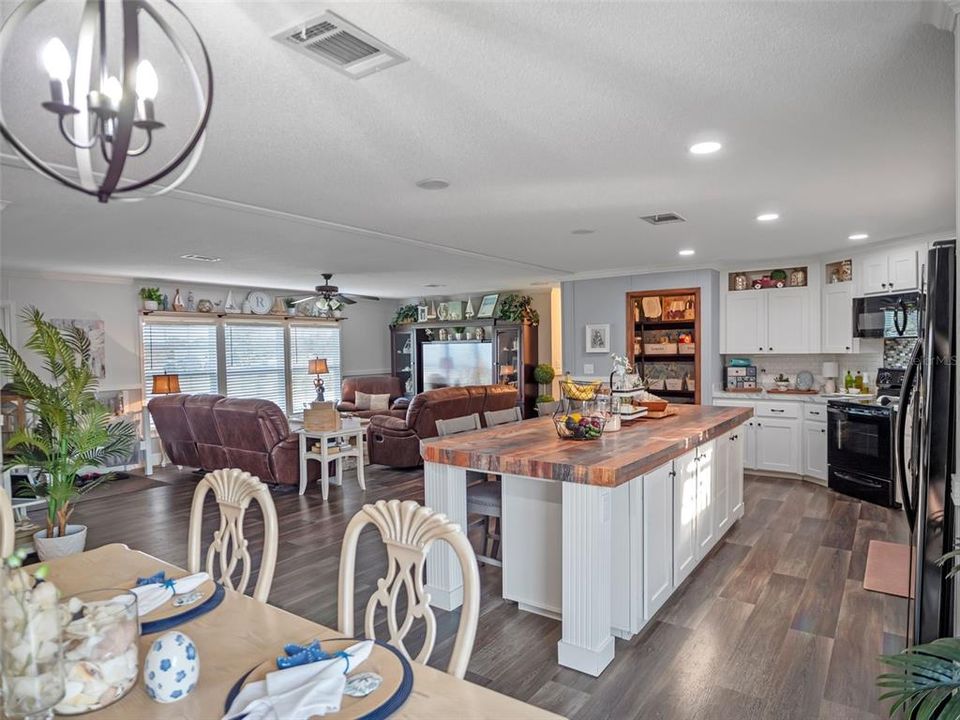 En Venta: $565,000 (3 camas, 2 baños, 1980 Pies cuadrados)