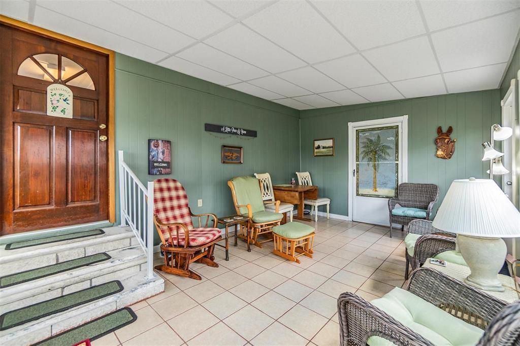 Под контрактом: $185,000 (2 спален, 2 ванн, 1328 Квадратных фут)