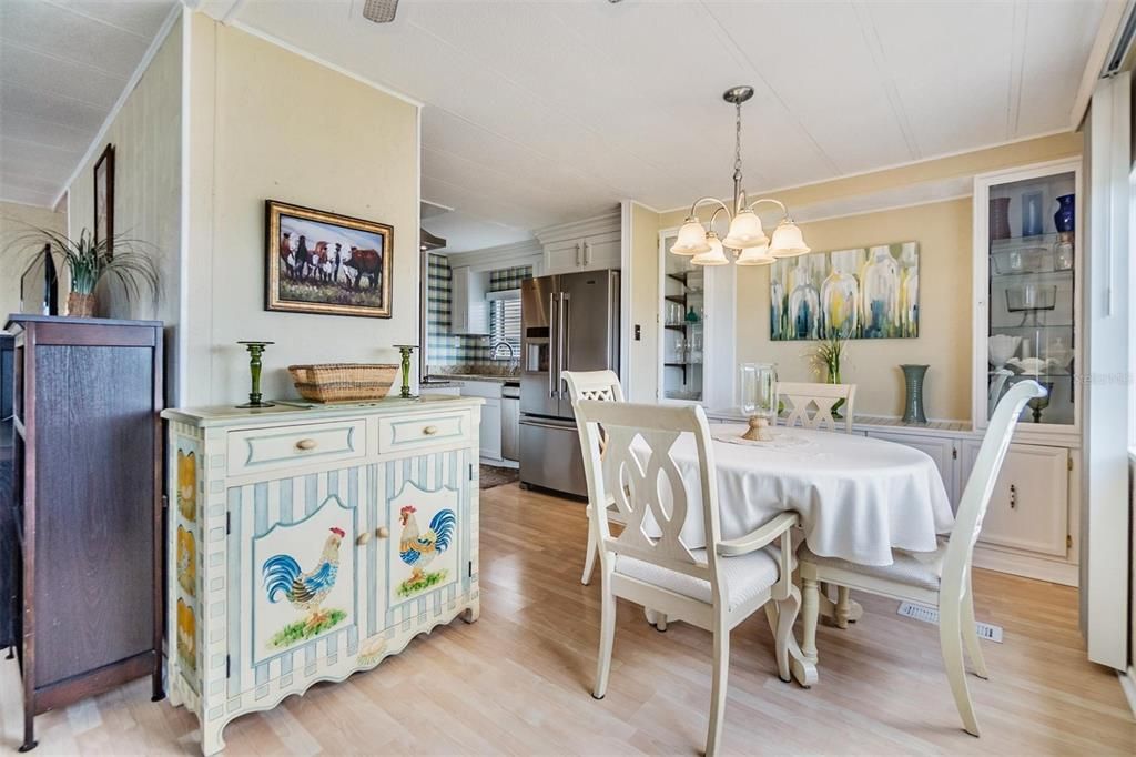 Под контрактом: $185,000 (2 спален, 2 ванн, 1328 Квадратных фут)