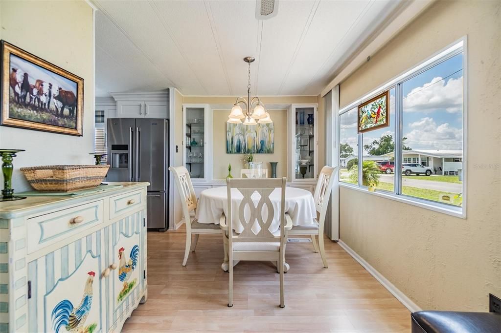 Под контрактом: $185,000 (2 спален, 2 ванн, 1328 Квадратных фут)