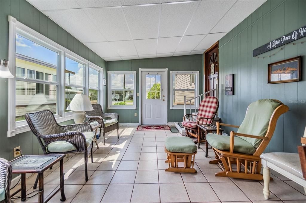 Под контрактом: $185,000 (2 спален, 2 ванн, 1328 Квадратных фут)