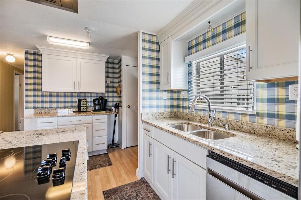 Под контрактом: $185,000 (2 спален, 2 ванн, 1328 Квадратных фут)