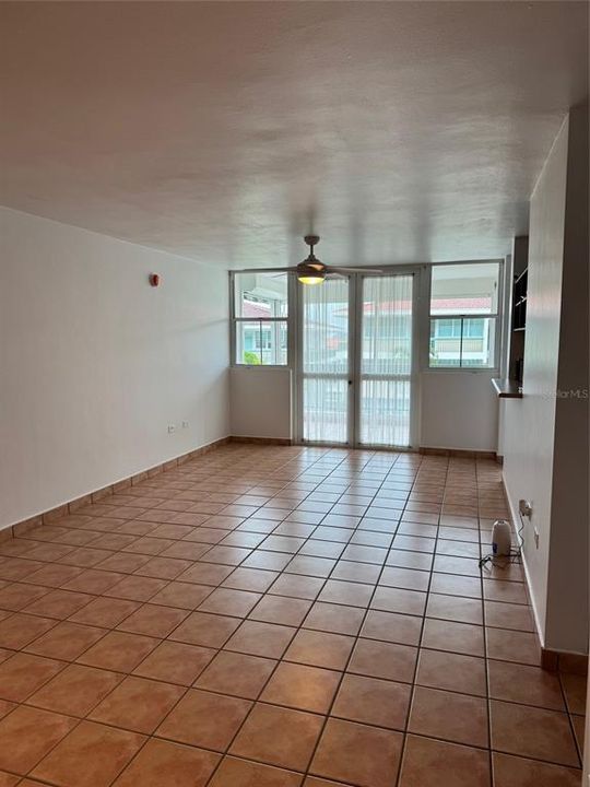 Под контрактом: $410,000 (3 спален, 2 ванн, 1573 Квадратных фут)