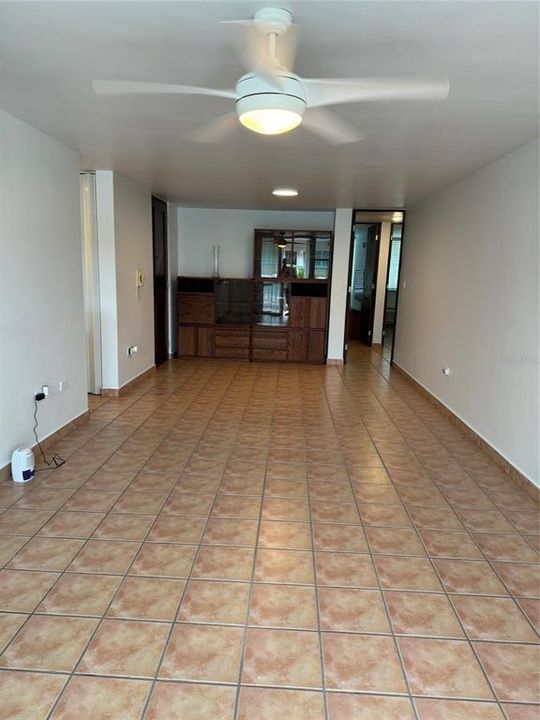 Под контрактом: $410,000 (3 спален, 2 ванн, 1573 Квадратных фут)