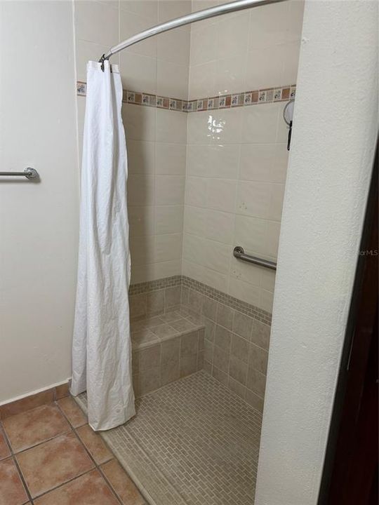 Под контрактом: $410,000 (3 спален, 2 ванн, 1573 Квадратных фут)