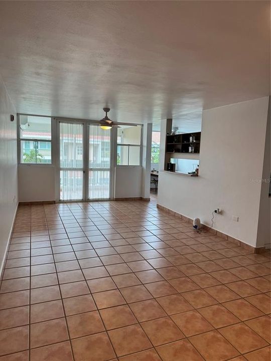 Под контрактом: $410,000 (3 спален, 2 ванн, 1573 Квадратных фут)