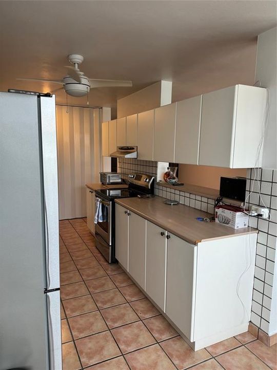 Под контрактом: $410,000 (3 спален, 2 ванн, 1573 Квадратных фут)