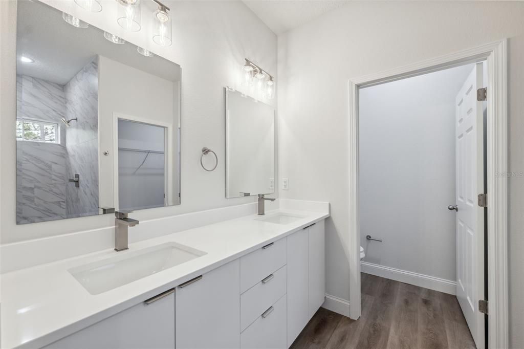 Activo con contrato: $262,000 (4 camas, 2 baños, 1503 Pies cuadrados)