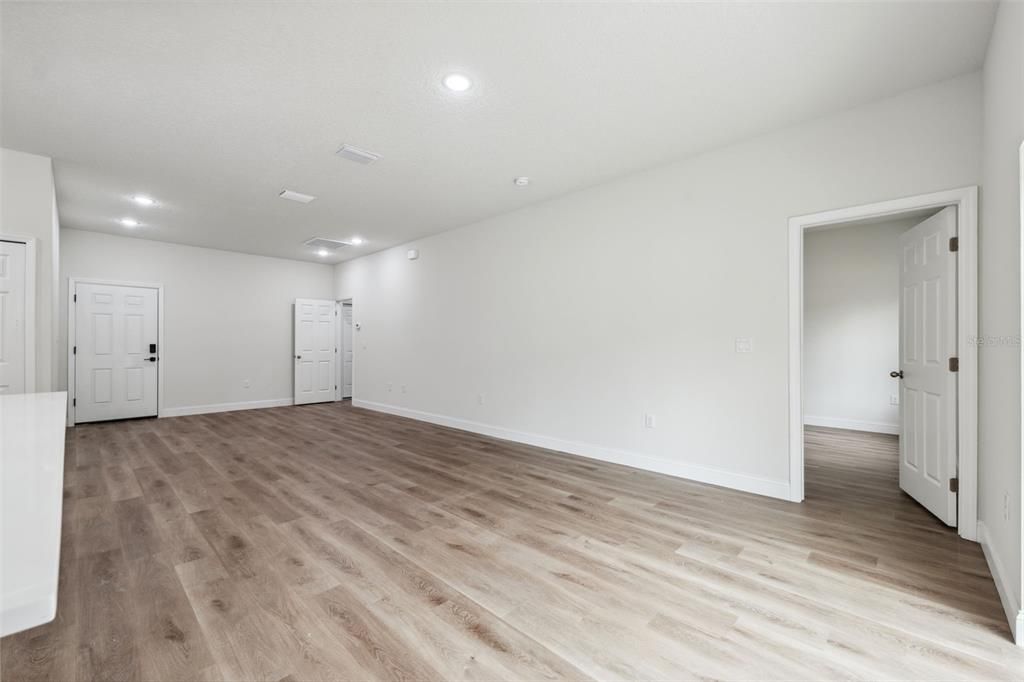 Activo con contrato: $262,000 (4 camas, 2 baños, 1503 Pies cuadrados)