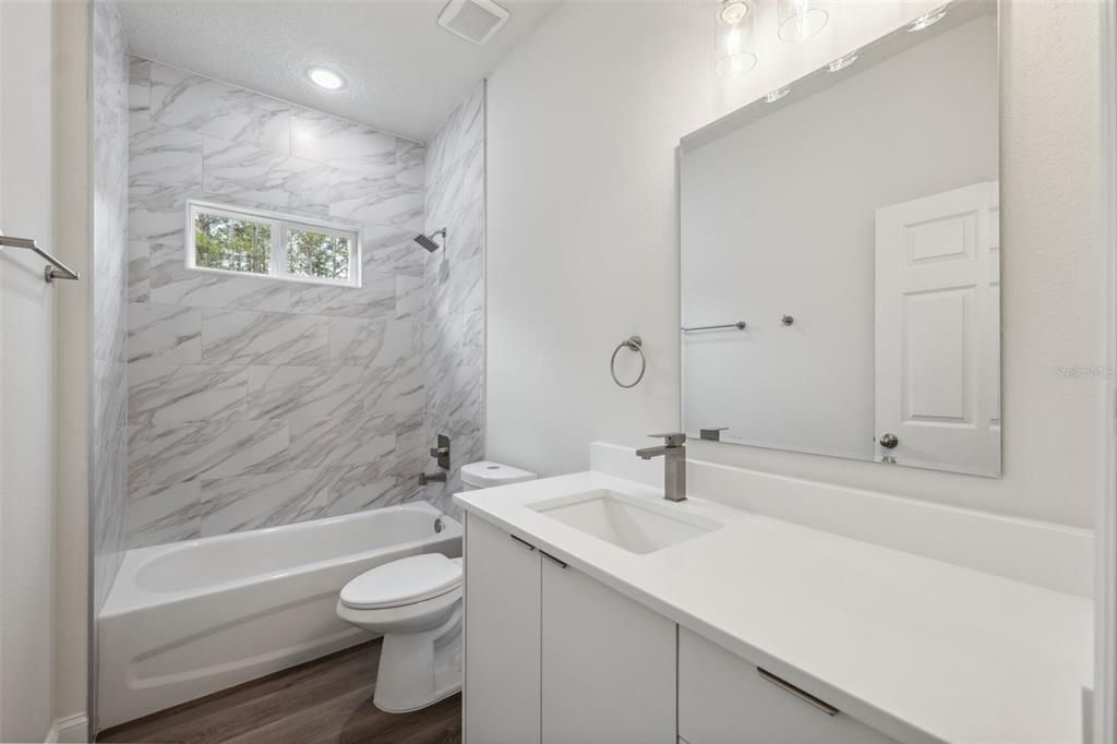 Activo con contrato: $262,000 (4 camas, 2 baños, 1503 Pies cuadrados)
