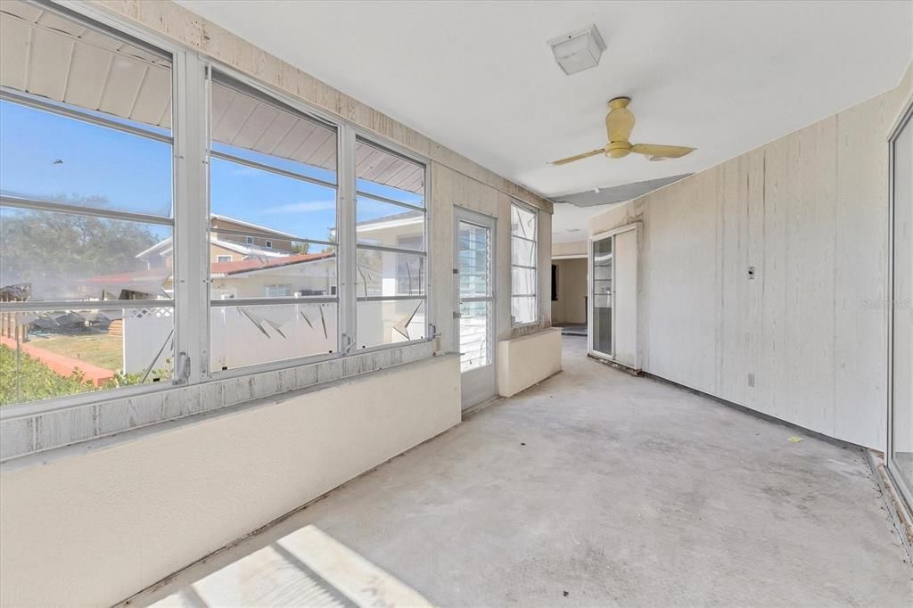 Activo con contrato: $387,500 (3 camas, 3 baños, 2187 Pies cuadrados)