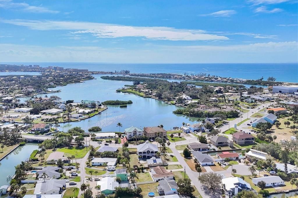 Activo con contrato: $387,500 (3 camas, 3 baños, 2187 Pies cuadrados)