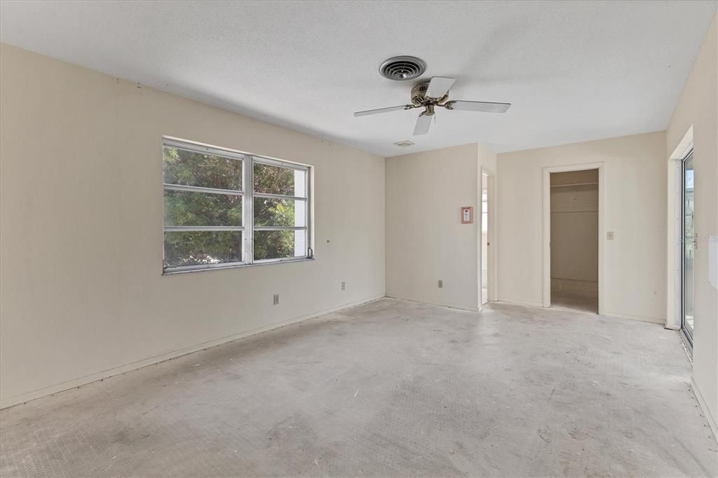 Activo con contrato: $387,500 (3 camas, 3 baños, 2187 Pies cuadrados)