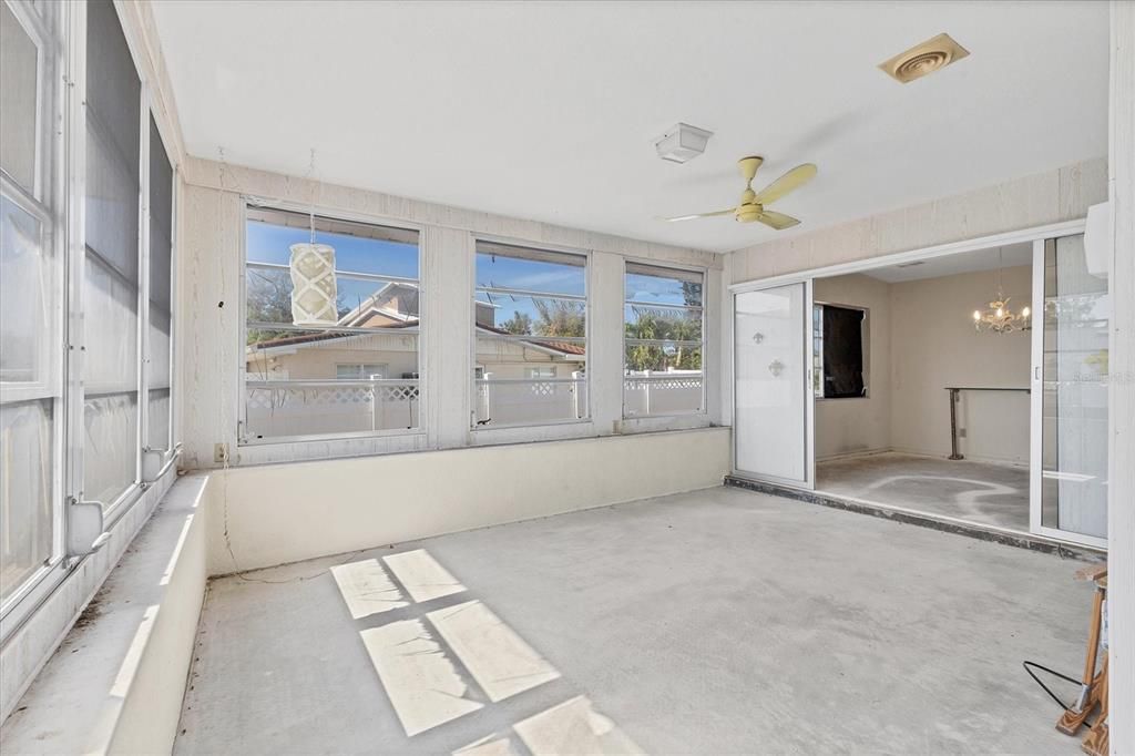 Activo con contrato: $387,500 (3 camas, 3 baños, 2187 Pies cuadrados)