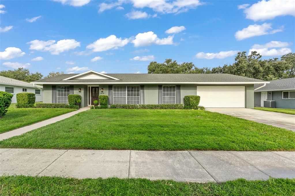 Recently Sold: $575,000 (4 beds, 2 baths, 1884 Square Feet)