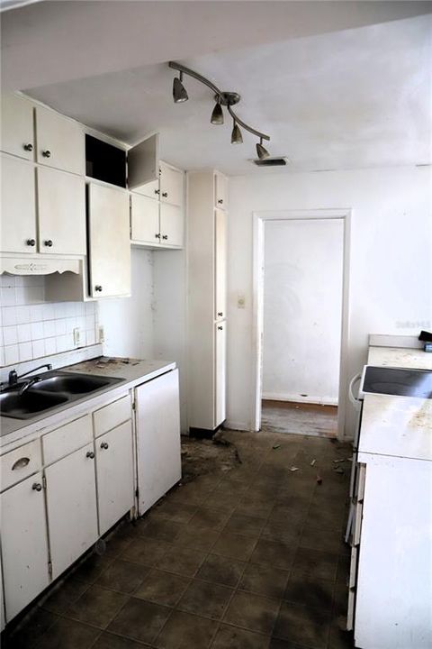 For Sale: $185,000 (3 beds, 2 baths, 1706 Square Feet)