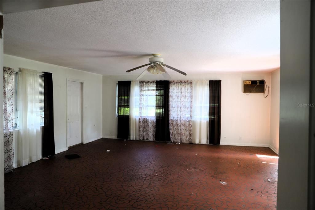 For Sale: $185,000 (3 beds, 2 baths, 1706 Square Feet)