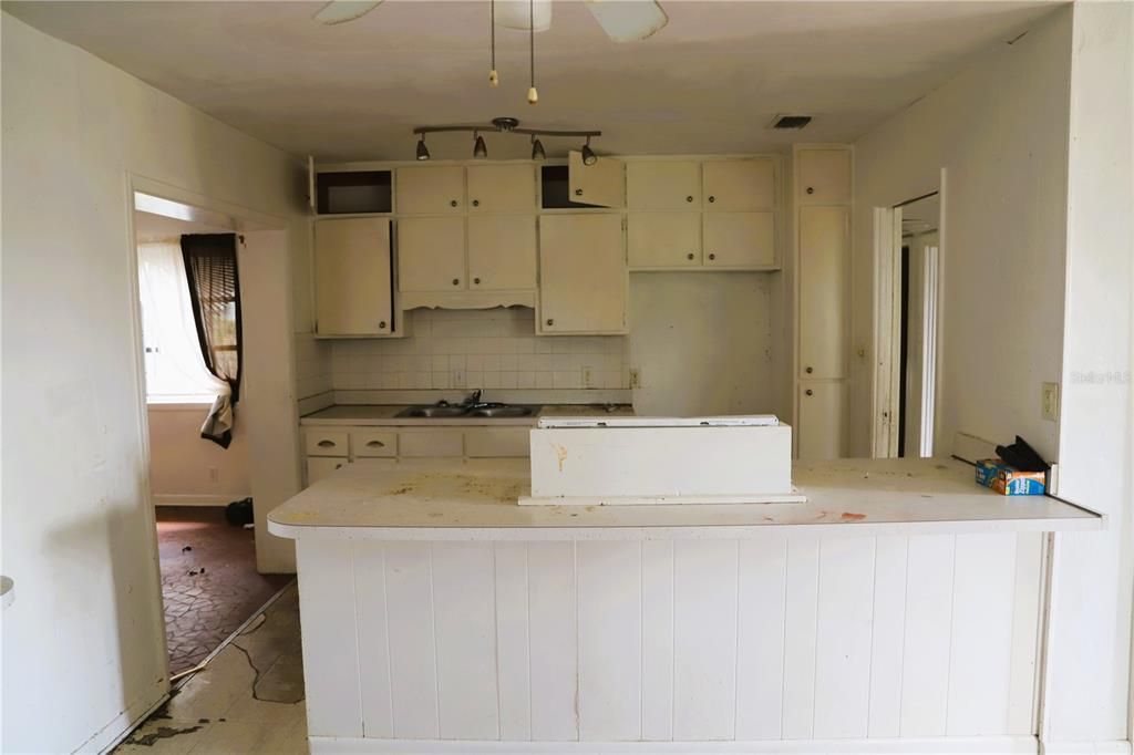 For Sale: $185,000 (3 beds, 2 baths, 1706 Square Feet)