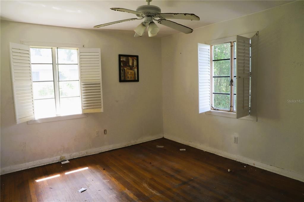 For Sale: $185,000 (3 beds, 2 baths, 1706 Square Feet)