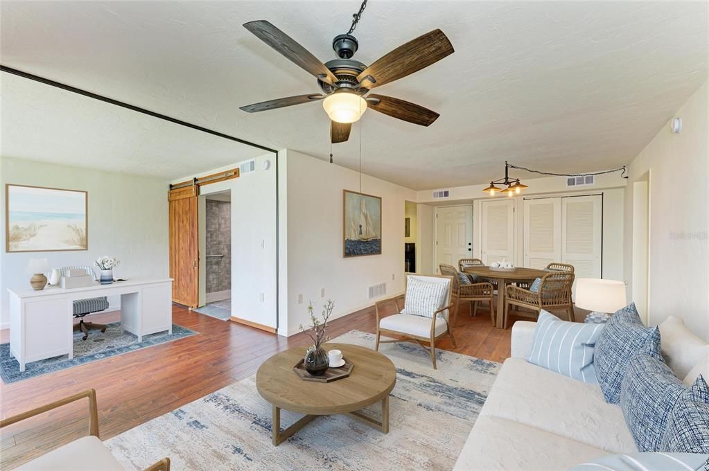 合同活跃: $139,000 (2 贝兹, 2 浴室, 940 平方英尺)