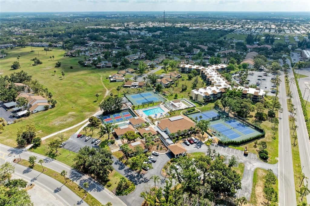 合同活跃: $139,000 (2 贝兹, 2 浴室, 940 平方英尺)