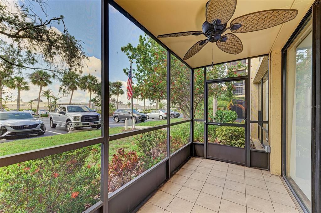 合同活跃: $139,000 (2 贝兹, 2 浴室, 940 平方英尺)