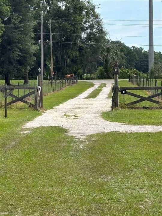 For Sale: $689,000 (2 beds, 2 baths, 1216 Square Feet)