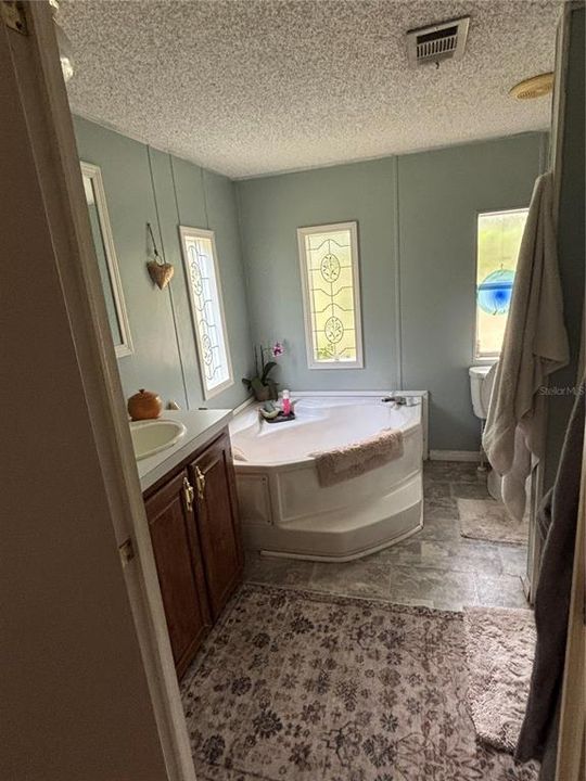 For Sale: $689,000 (2 beds, 2 baths, 1216 Square Feet)