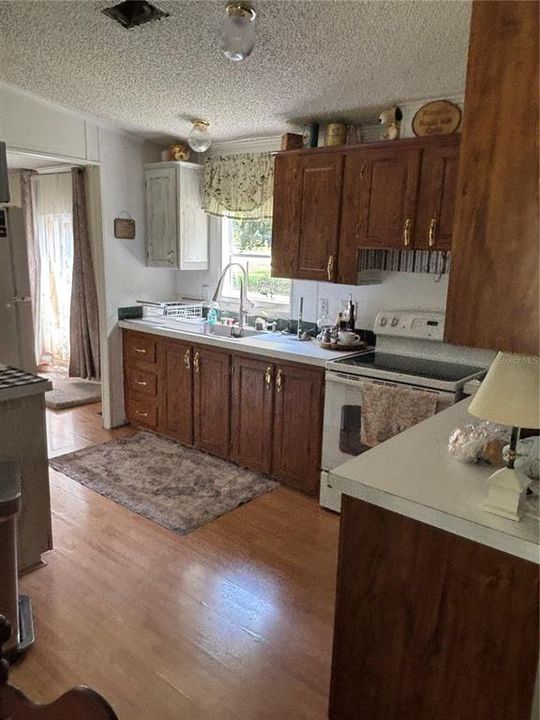 For Sale: $689,000 (2 beds, 2 baths, 1216 Square Feet)