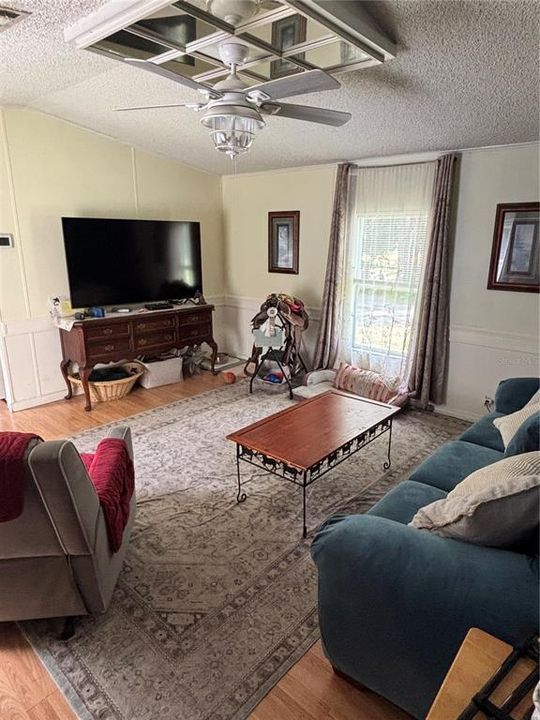 For Sale: $689,000 (2 beds, 2 baths, 1216 Square Feet)