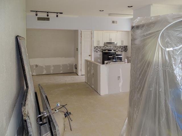 合同活跃: $159,900 (2 贝兹, 2 浴室, 1140 平方英尺)