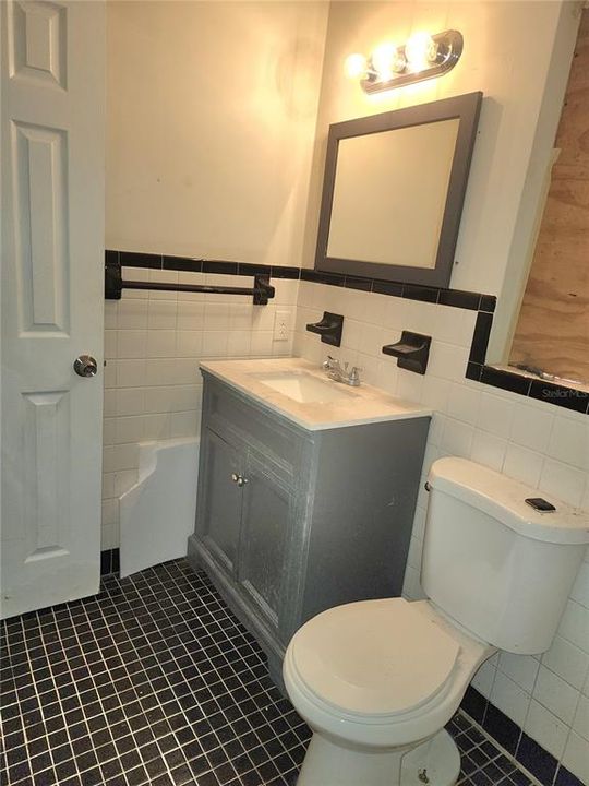 合同活跃: $236,999 (0 贝兹, 0 浴室, 1716 平方英尺)