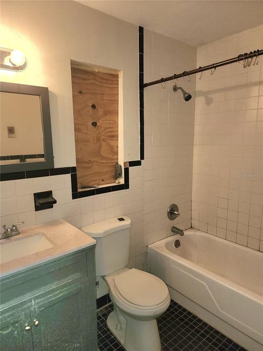 合同活跃: $236,999 (0 贝兹, 0 浴室, 1716 平方英尺)