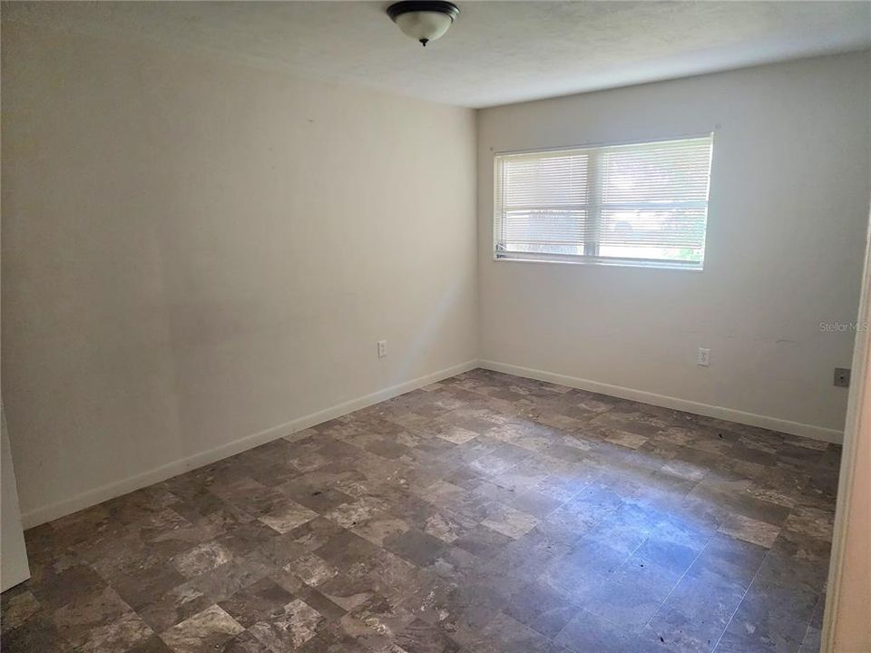 合同活跃: $236,999 (0 贝兹, 0 浴室, 1716 平方英尺)