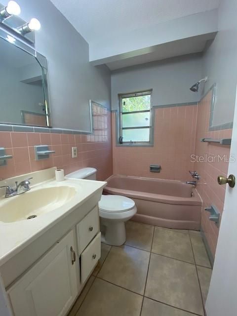 En Venta: $868,000 (3 camas, 2 baños, 1305 Pies cuadrados)