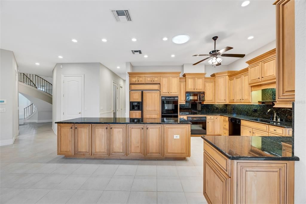 待售: $1,990,000 (6 贝兹, 6 浴室, 8173 平方英尺)