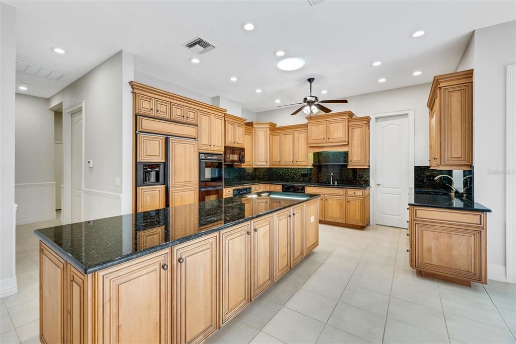 待售: $1,990,000 (6 贝兹, 6 浴室, 8173 平方英尺)