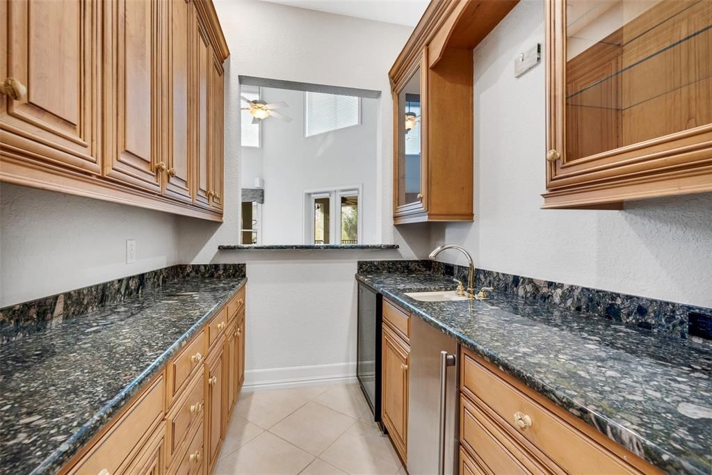 待售: $1,990,000 (6 贝兹, 6 浴室, 8173 平方英尺)