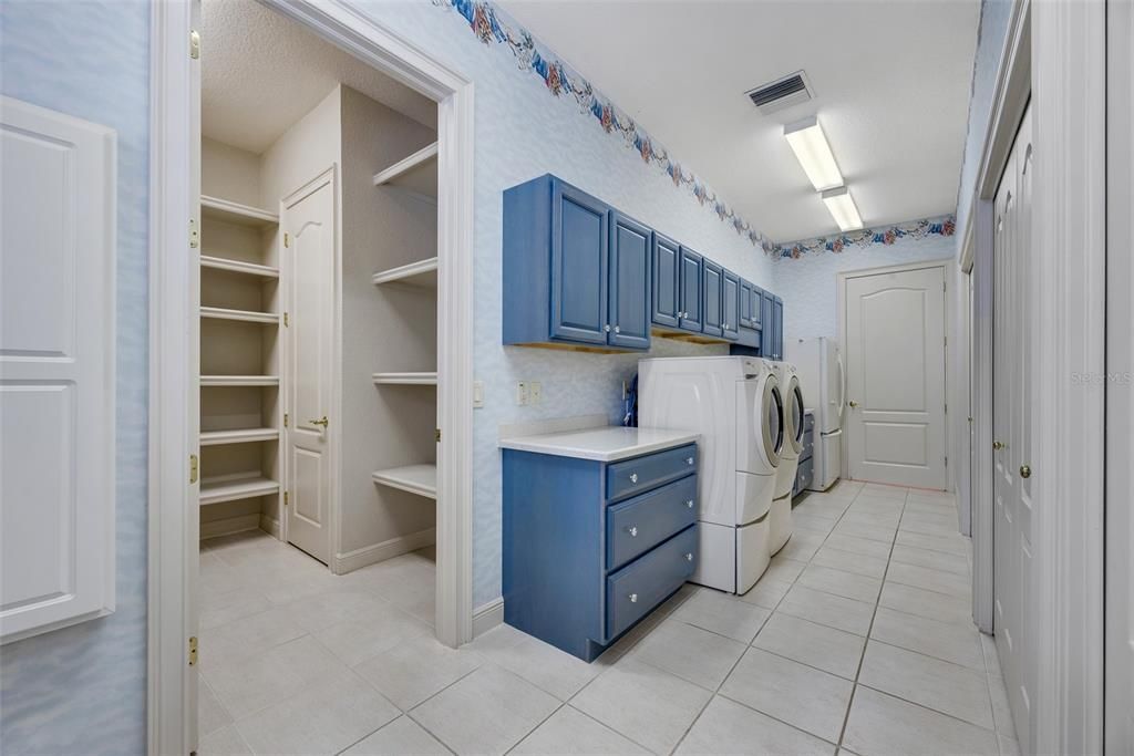 待售: $1,990,000 (6 贝兹, 6 浴室, 8173 平方英尺)