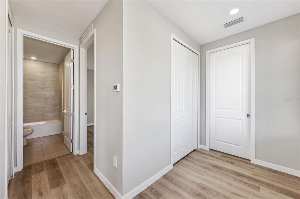 В аренду: $4,095 (3 спален, 3 ванн, 1807 Квадратных фут)