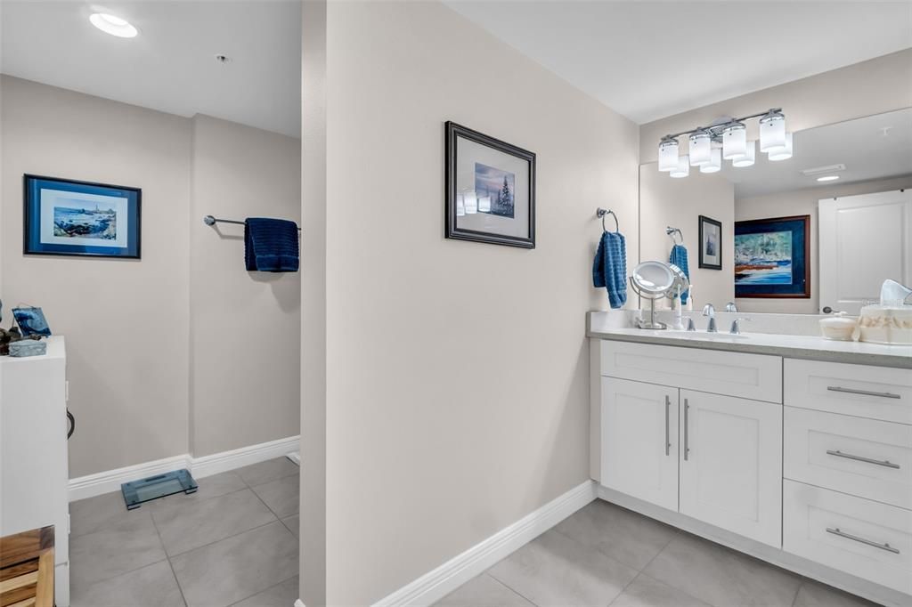 合同活跃: $1,075,000 (3 贝兹, 3 浴室, 1960 平方英尺)