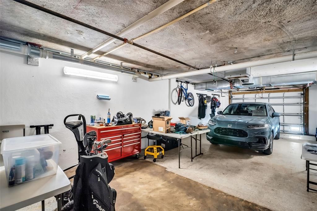 合同活跃: $1,075,000 (3 贝兹, 3 浴室, 1960 平方英尺)